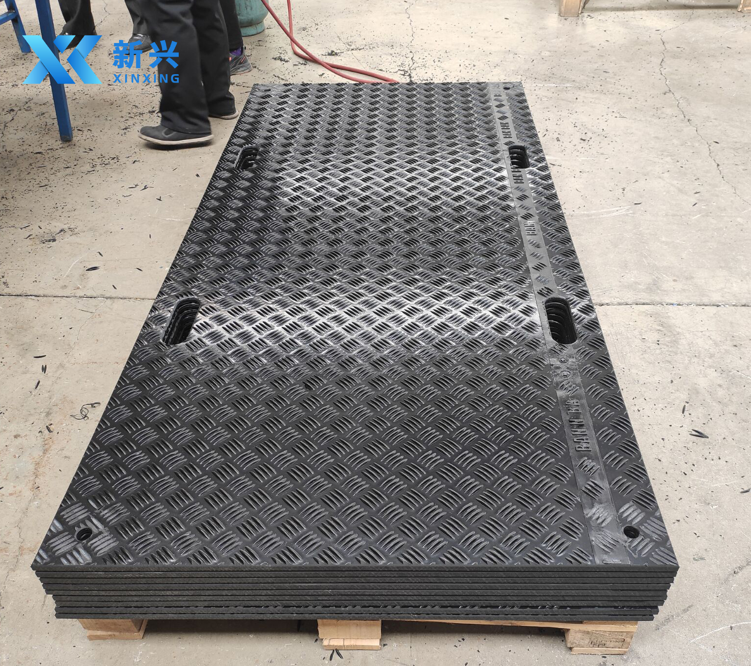 4x8 ft Black Plastic Temporary Construction Access Road Mat HDPE Ground Protection Mat